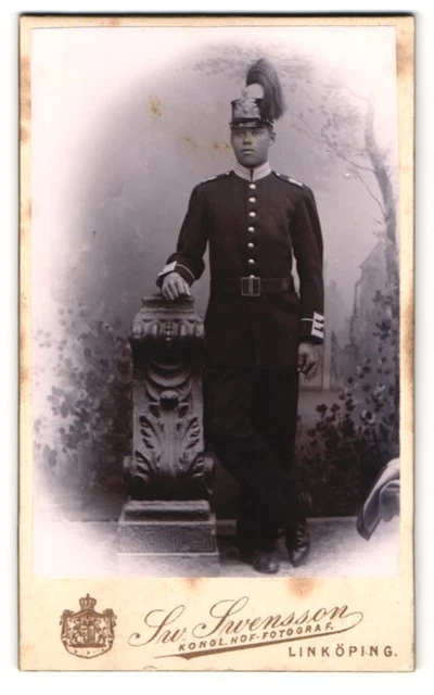 Fotografie Sw. Swensson, Linköping, Portrait Soldat in Garde Uniform mit Tschap