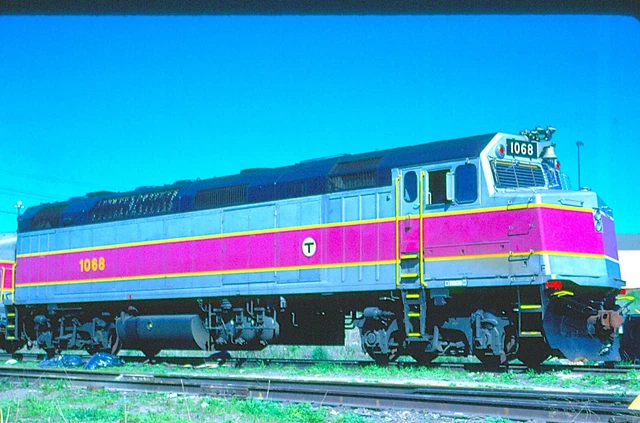 MBTA 1068 F40PH, Boston, MA, 05/88; Kodachrome Original