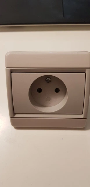 Prise électrique Legrand CLUB ARNOULD Marine 2P+T Avec Volet 64831 + Plaque Marine 64800 - NEUF