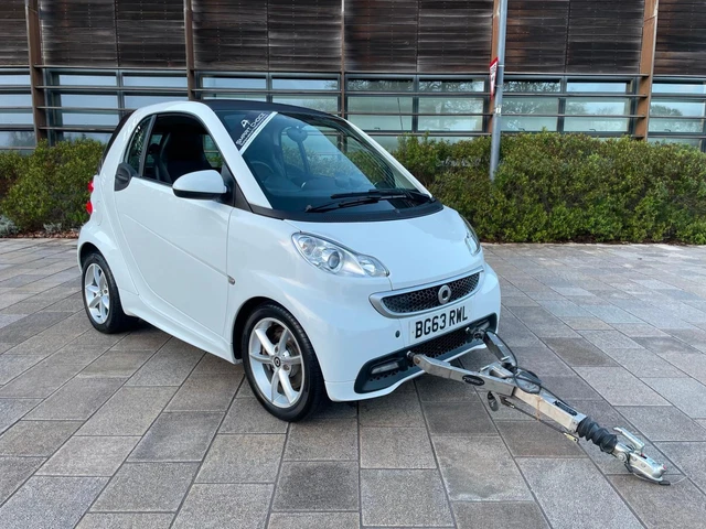 2014 smart fortwo coupe Edition21 mhd 2dr Softouch Auto COUPE Petrol Automatic