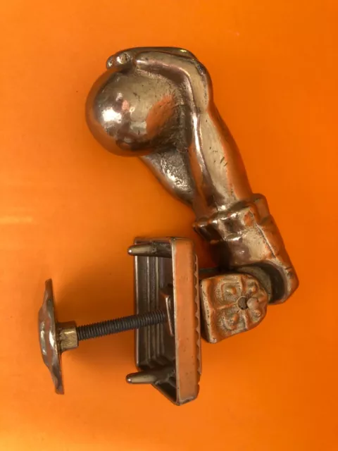 Heurtoir de porte ancien en bronze main gauche. 1.245 gr. XIXé.