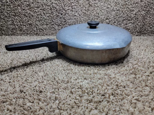 Club aluminum Dutch oven, Wagner Ware Magnalite 4512 skillet with