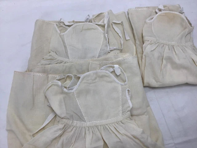 3ABITI DA BAMBINO VINTAGE in avorio probabilmente anni '40 - Tamigi Hospice 3ABITI DA BAMBINO VINTAGE in avorio probabilmente anni '40 - Tamigi Hospice