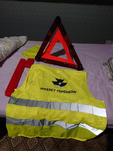 Triangle De Sécurité Et Gilet Jaune Neufs