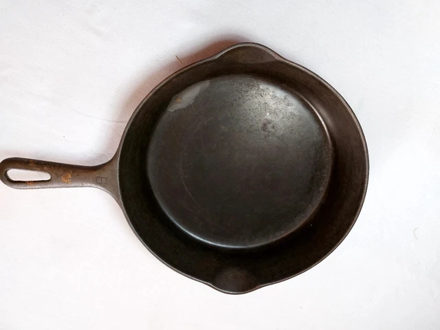 Vintage Griswold No. 6 Cast Iron Skillet ERIE Small Logo 699 T 9" Diameter