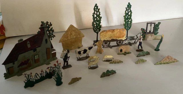 LOT 13 FIGURINES EN PLOMB FERMIERS. AGRICULTEURS