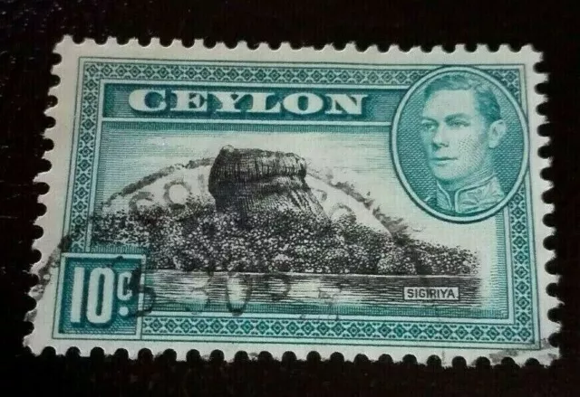 Ceylon: 1938 -1949 Re Giorgio VI - Motivi locali 10 C. Francobollo raro e da collezione.