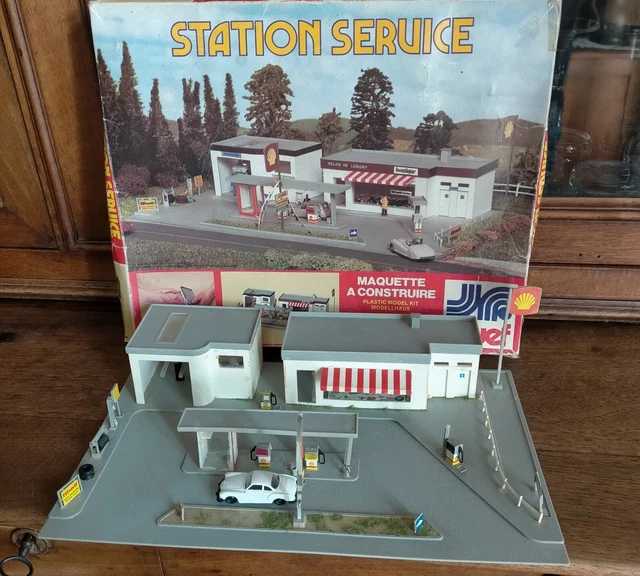 Lot De 2 Maquettes Jouef HO - Gare De Lusigny 05103300 & Station Service 05105600