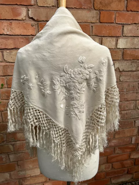 Womens Vintage Shawl Silk Ivory Cream Embroided Knotted Fringing Piano