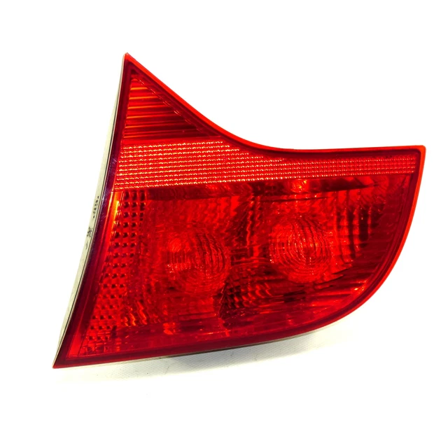 Original Audi A4 Avant (B7 8E) Lampenträger hinten rechts außen Rückleuchte OEM