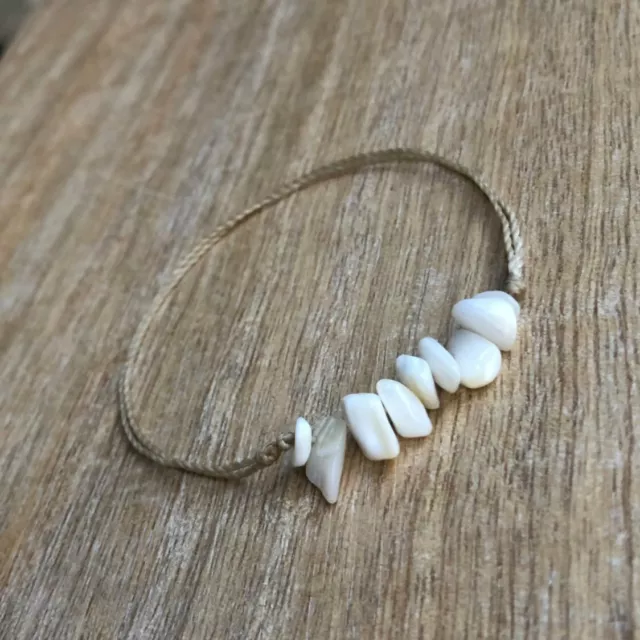 Bracelet cheville perles blanches 3