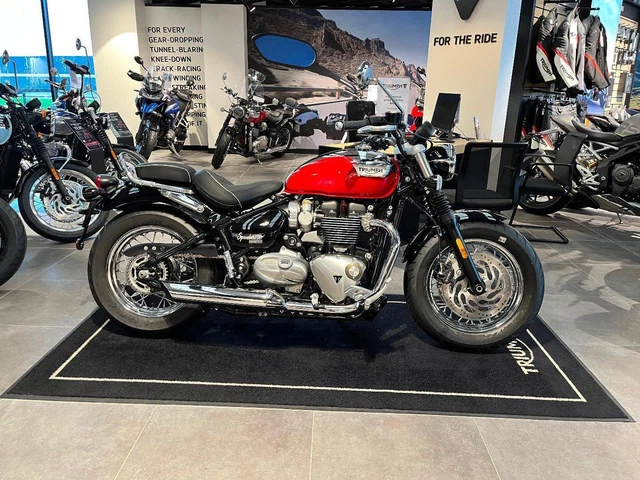 2023 TRIUMPH BONNEVILLE SPEEDMASTER in Chrome and Diablo Red