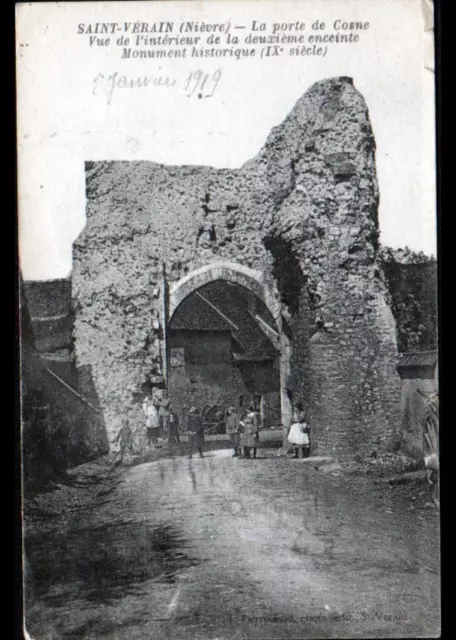 SAINT-VERAIN-EN-PUISAYE (58) PORTE de COSNE animée en 1919