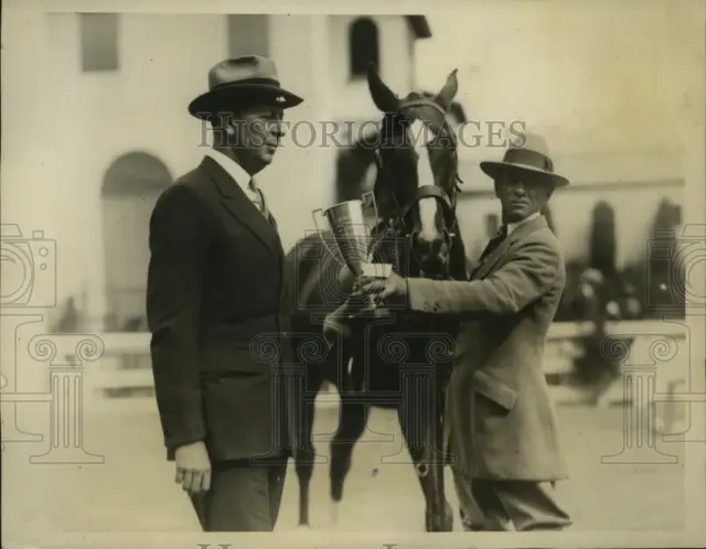 1930 Press Photo Secretary of War Dwight Davis presents cup to Charles Carrier
