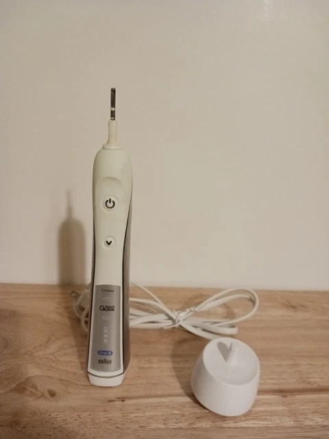 *USADO* Manija y base recargable para cepillo de dientes Braun Oral B tipo 3762 Triumph 3757