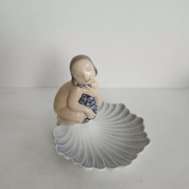 Royal Crown Copenhagen Dahl Jensen DJ Porcelain figurine 1099 Girl on shell RARE