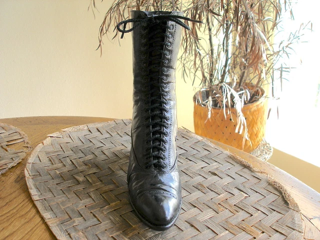 VINTAGE Edwardian Period Black Lace Up Single Boot for DECORATION/COLLECTABLE
