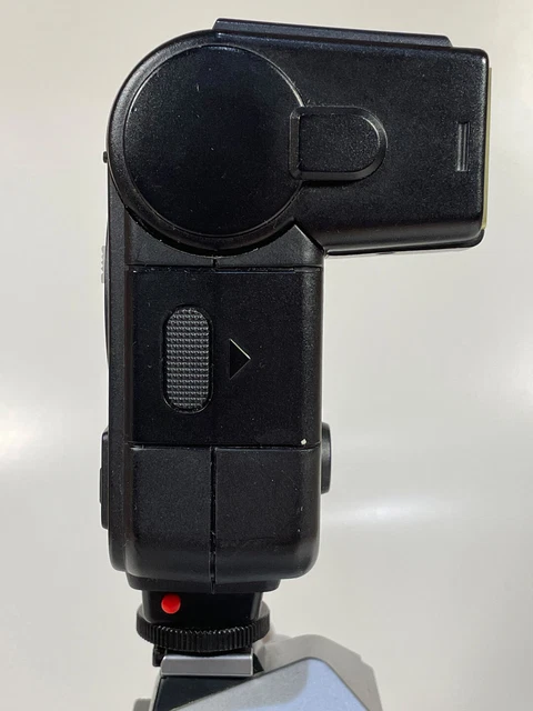 Minolta Auto 132X Flash with Case 3