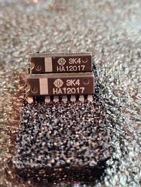 3x Chips Gate HA12017 Low Noise Preamplifier IC – Hitachi ZIP-7 Package – New Open Box