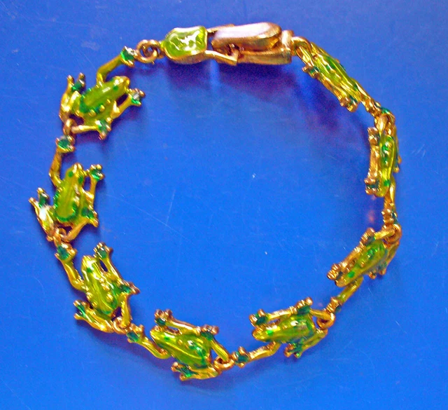BRACELET Vintage FROG 8" Enameled GREEN Gold Tone Metal Magnetic Lily Pad Clasp