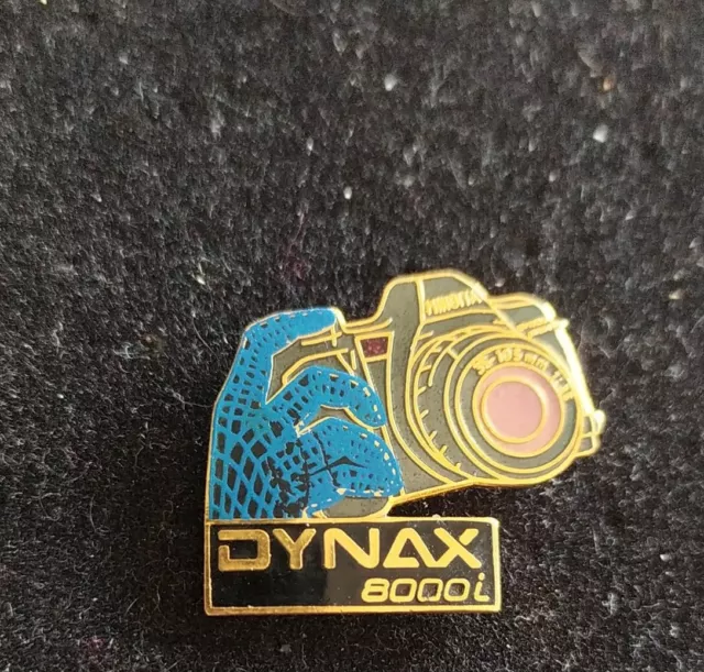 Rare Pins Dynax Minolta Appareil Photo Photographie Signé Demons Et Merveilles