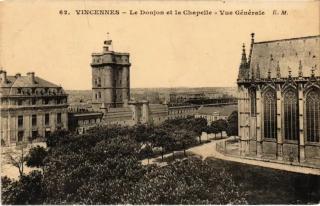 CPA Vincennes Le Donjon et la Chapelle (1347189)