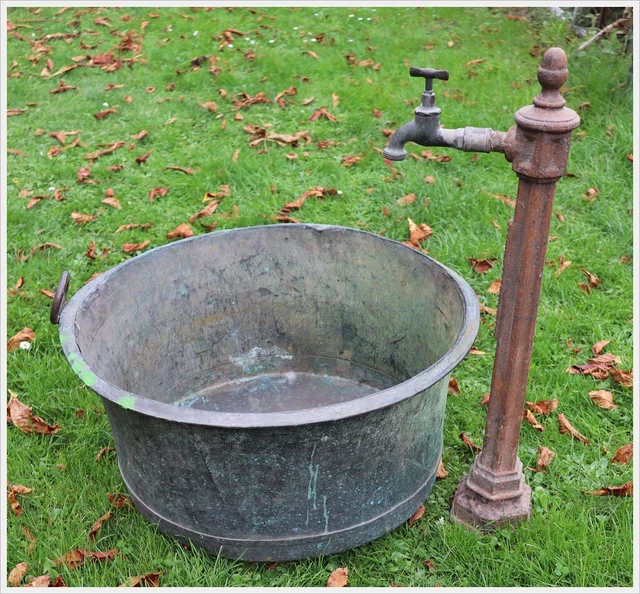 Antiker Brunnen Becken Kupfer Kessel Wasser Kaskade 1800