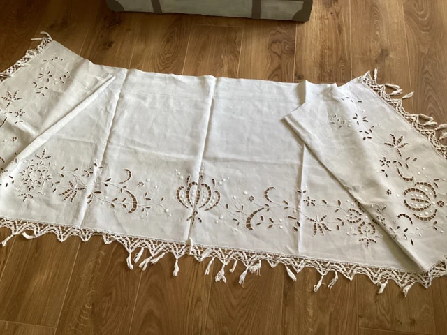 dessus d'hotel ou cheminée textile ancien coton blanc broderie Richelieu