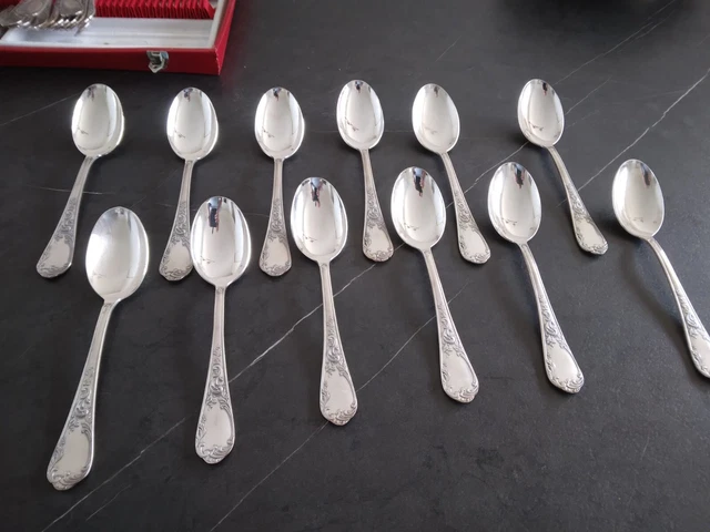 ménagère François FRIONNET 37 pièces Louis XV ou rocaille