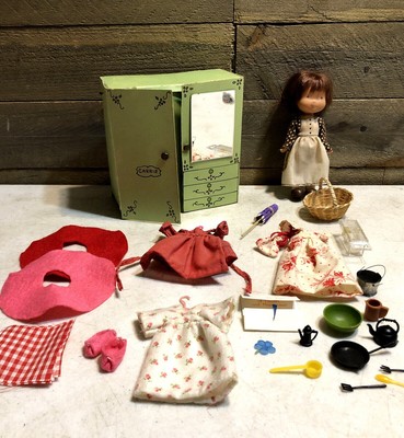 Vintage 1975 AGC Holly Hobbie Doll w/ Extra Outfits and Closet EUC Rare