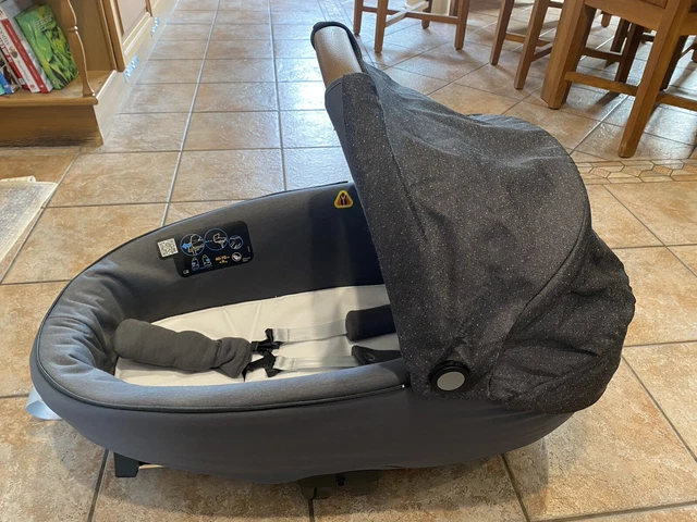 MAXI COSI JADE Carry Cot with ISOFIX Base PicClick UK