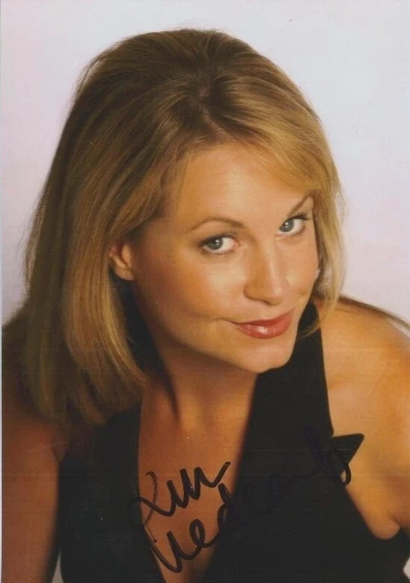 Kim Medcalf    **HAND SIGNED**  6x4 photo  ~  Eastenders  ~  AUTOGRAPHED