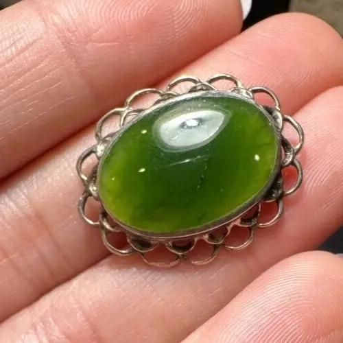 Vintage Dainty Oval Sterling Silver Carved Jade Nephrite Cab Filigree Brooch Pin