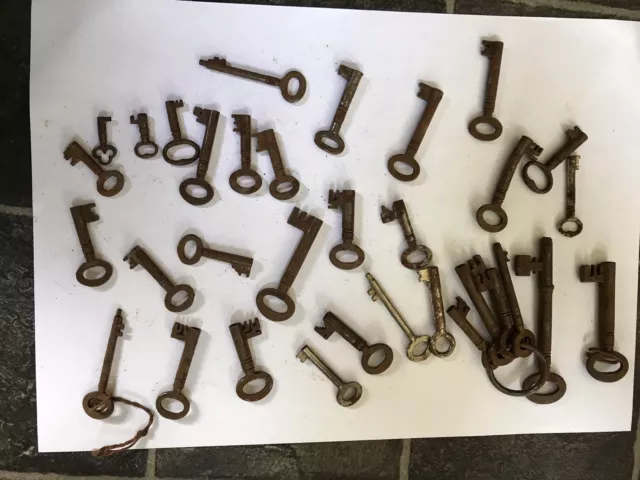 Collection of Vintage Keys as in pictures