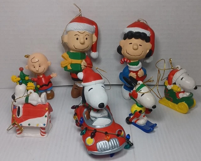 LOT UNITED FEATURE Syndicate Peanuts Snoopy & Woodstock Ornaments