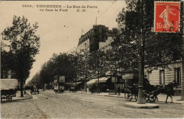 CPA VINCENNES La Rue de PARIS opposite the Fort (65701)