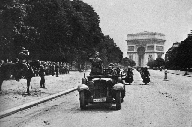WW2 - PHOTO - German parade in Paris between 1940 and 1944 £1.74 ...
