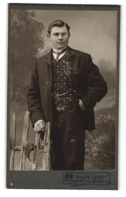 Fotografie Atelier Erna, Frankfurt a/M, Höchst a/M, Portrait Herr in Anzug