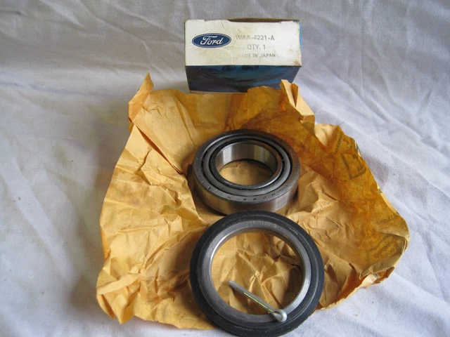 FORD CLASSIC TRACTOR Wheel bearing and dust seal £1.99 - PicClick UK