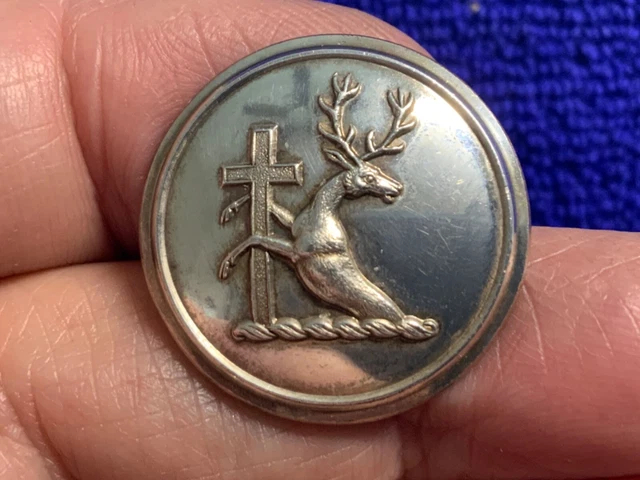 DEMI-STAG REGARDANT SUPPORTING PASSION CROSS 26mm LIVERY COAT BUTTON PITT c 1920