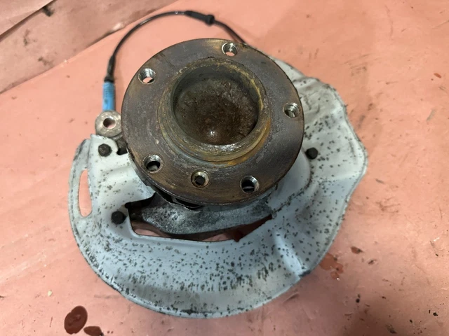 thumbnail interactive-video image 1 of BMW E39 Front Hub Carrier Sleeve Bush Insert - Track Rod / Outer Tie Rod - 26mm OD 1 of 14