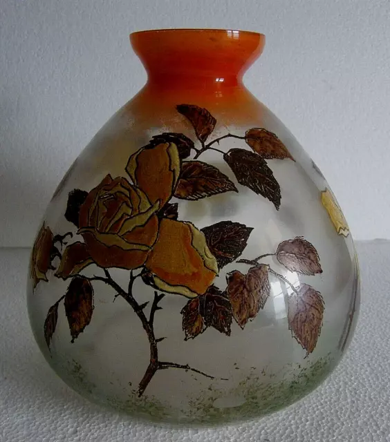 Gros Vase Boule Verre Grassement Emaille Decor De Roses Signe