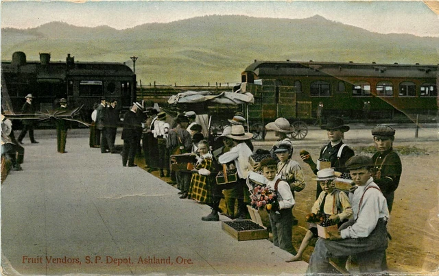 c1910 Postcard Fruit Vendors Child Labor Southern Pacific RR Depot Ashland OR