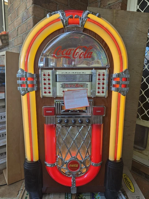 COCA COLA JUKEBOX CD/Radio/Casette Player. Vintage styled