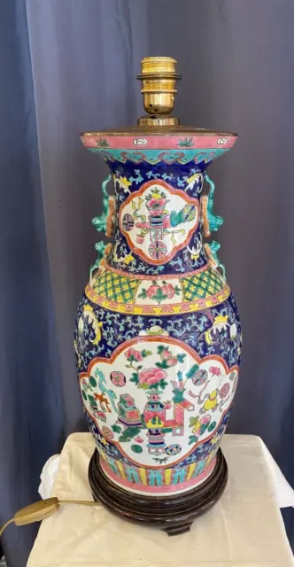 Pied De Lampe En Porcelaine Chinoise Avec Socle Bois Tons Bleu Vert Et Rose