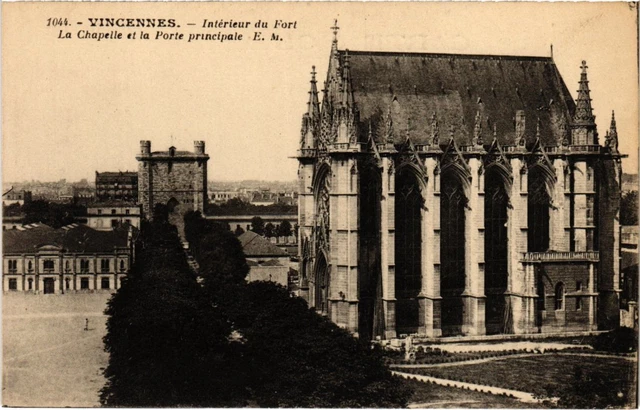 CPA Vincennes Interieur du Fort (1347099)