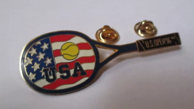 pin's tennis / US Open 1996 (raquette USA zamac double attache) longueur: 7,1 cm