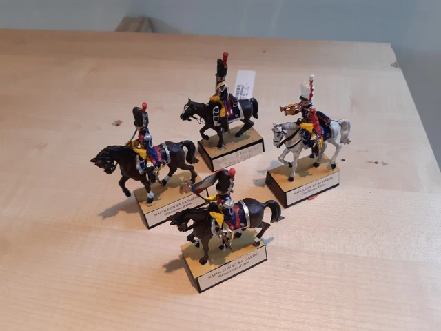 Soldat de plomb ALYMER France Empire Napoléon en Chasseur sur socle