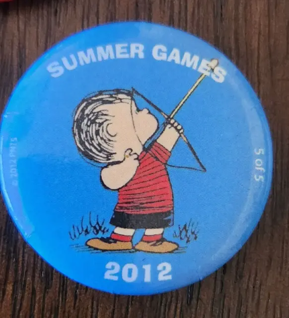 Linus Pin Summer Game 2012 SDCC Peanuts Mini Button Archery Arrow Bow Comic Con