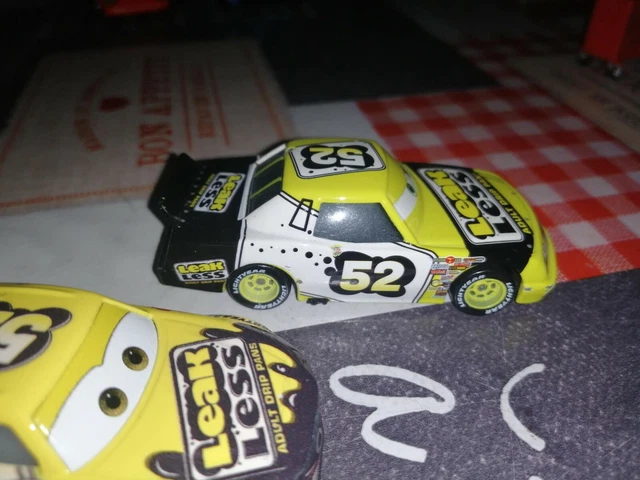lot de  voitures cars disney pixar metal  d occasion 9
